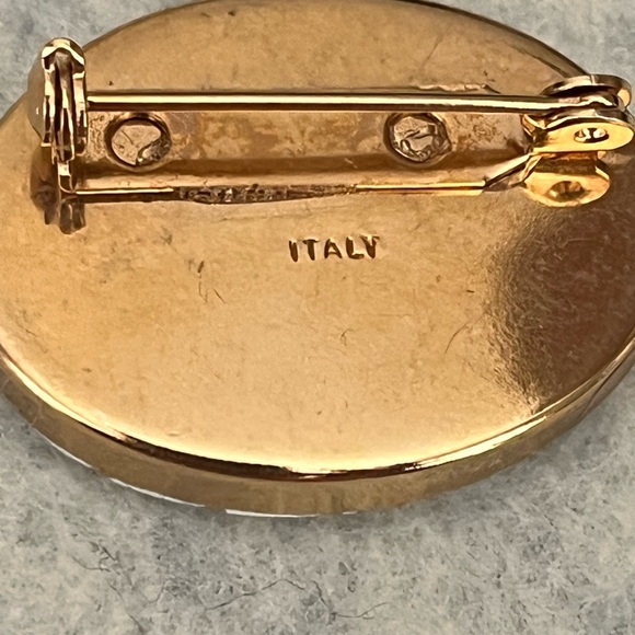 Mint Vintage 1960s Italian White Flower Micro Mosaic Brooch Very Nice 2"  by 1" - Picture 2 of 6